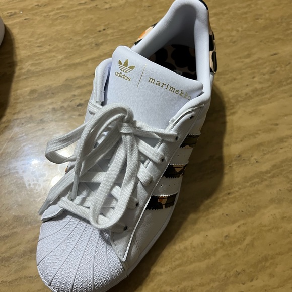 Adidas x Marimekko Superstars - Picture 5 of 8